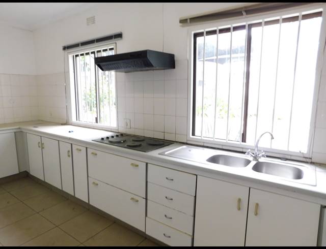 450M² OFFICE TO LET IN FERNDALE